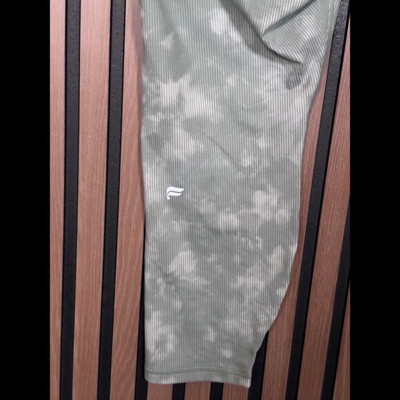 New Fabletics Pants XXL / 1X Green Tie Dye Ribbed Boost High Rise 7/8 Leggings - Picture 7 of 9
